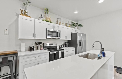 West Central Apartment | Brand New 2BD, 1.5BTH Triplex Unit Near Downtown!