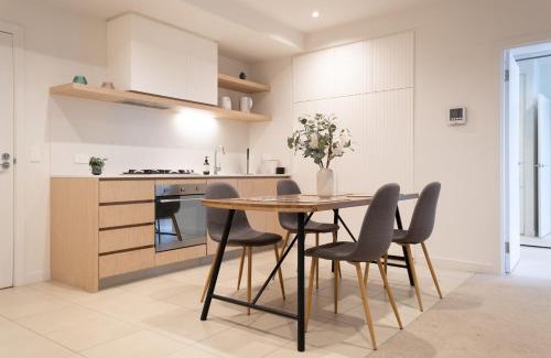 Caulfield North Apartment | Brand New 2br2ba Caulfield Parkbalcony Poolgym