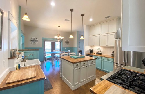 East End House | Brand New 3 Bedroom, Pet Friendly Amazing Bay View Home