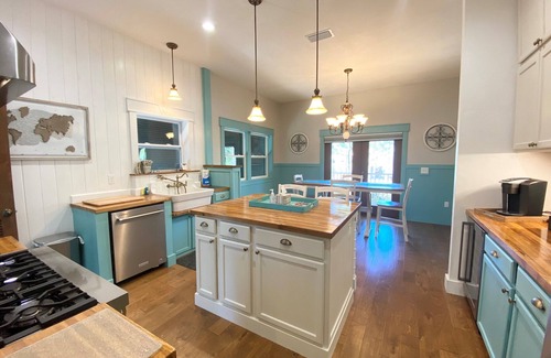 East End House | Brand New 3 Bedroom, Pet Friendly Amazing Bay View Home