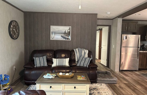 South Colton House | BRAND NEW 3-bedroom home with large beach on Higley Flow