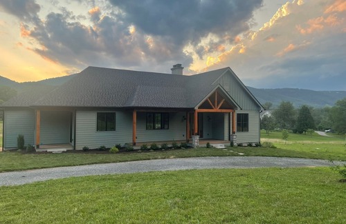 Afton House | Brand new 3-bedroom house at the base of the Blue Ridge Mountains