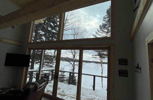 Pittsburg House | Brand new 3-bedroom lakefront house in wonderful Pittsburg. Enjoy a cozy stay