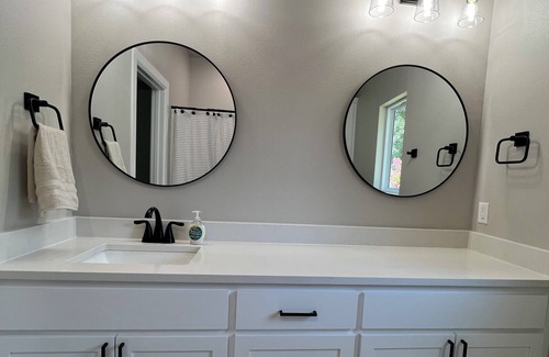 Coweta House | Brand new 3-bedroom, walk to Coweta's Historic Broadway District with WiFi, AC