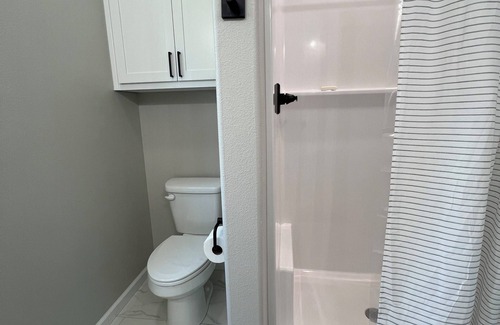 Coweta House | Brand new 3-bedroom, walk to Coweta's Historic Broadway District with WiFi, AC