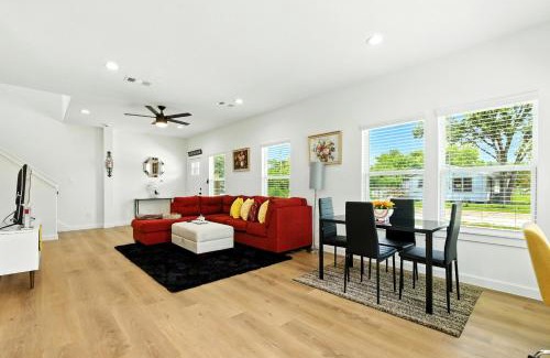 Northeast Houston Apartment | Brand-New 3 BR House Mins To Downtown and Airports