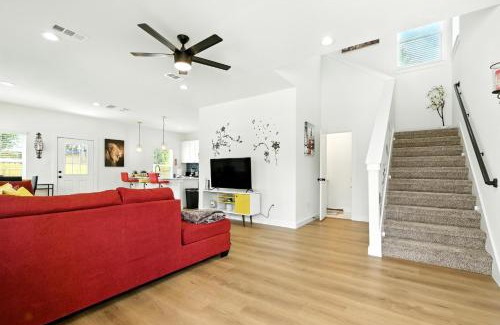 Northeast Houston Apartment | Brand-New 3 BR House Mins To Downtown and Airports