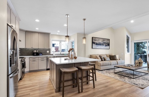 Cottonwood Heights Condo | BRAND NEW 3 Bdr Ski Condo w/hot tub minutes to Alta,Snowbird,Solitude,Brighton