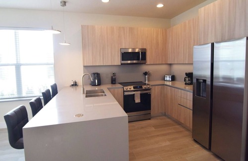 Four Corners House | Brand New 4 Bedroom, 3 Bath Townhome, West-Facing Dip Pool, Disney 10 miles!