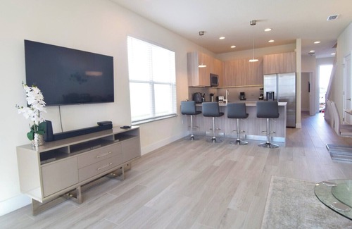 Four Corners House | Brand New 4 Bedroom, 3 Bath Townhome, West-Facing Dip Pool, Disney 10 miles!