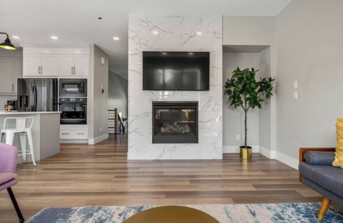 Southwest Calgary House | Brand New | 4 Bedroom | HUGE Home | King Bd | 2TVs