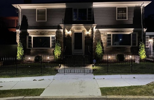 Elmhurst House | BRAND NEW 4 beds 2 baths 3 min drive to downtown