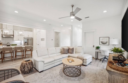 Treetop House | BRAND NEW! 5/4.5 SLEEPS 16! 30A! Close to Pool, Firepit