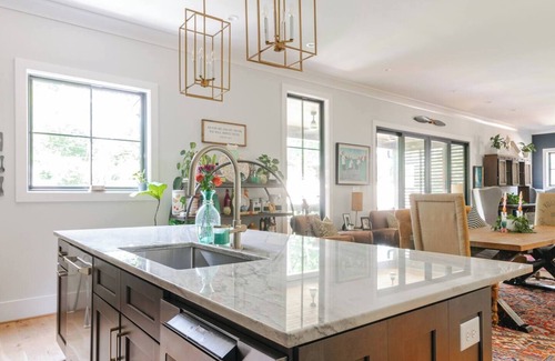 Villa Heights House | Brand New 5 Bedroom Home in Villa Heights minutes to uptown!