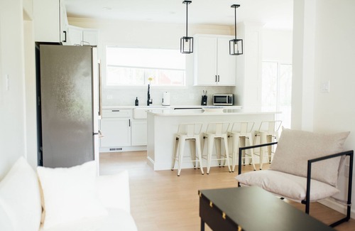 East Marion House | Brand New! 6BR, 4.5 Bath, Pool, Hot Tub, Walk to Beach