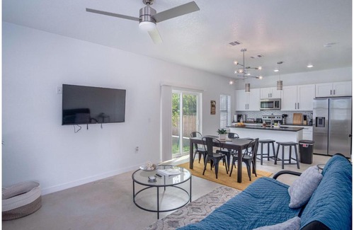 Denver Heights Apartment | BRAND NEW 8 Stylish 3BR Near Exciting Downtown