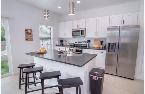 Denver Heights Apartment | BRAND NEW 8 Stylish 3BR Near Exciting Downtown