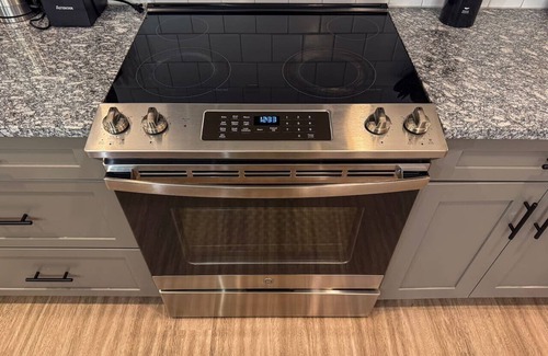 Athens Apartment | Brand new apartment, 10 minutes from Downtown w/Pool|Wi-Fi|Publix|Free Parking