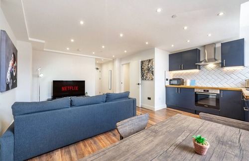 East Acton Apartment | Brand New Apt Sleeps 5 - Zone 2