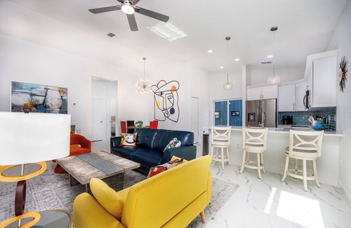 Tropic House | BRAND NEW Artsy Vibe in Eau Gallie ART District, WiFi, AC, Gazebo