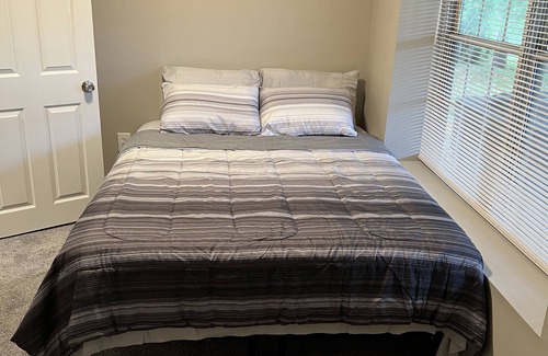 Woodbridge House | Brand new Basement Apartment in a good neighborhood everything within 2 miles