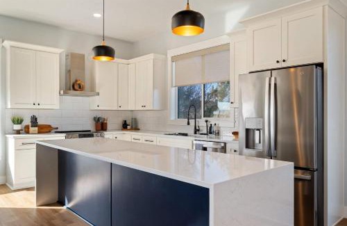 Westport House | Brand-New Beach Retreat Hot Tub Sleeps 13