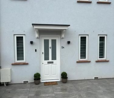 Syon House | Brand New Big House with garden and free parking