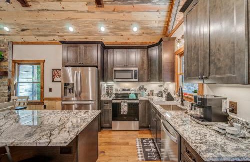Ellijay Ski Chalet | Brand New Build Luxury Mountain Chalet with Hot tub, pool, Game Room, Premium features