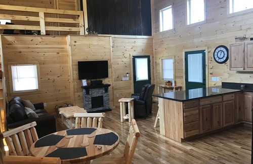 Hamden Cabin | BRAND NEW cabin, Whitetail Hollow!