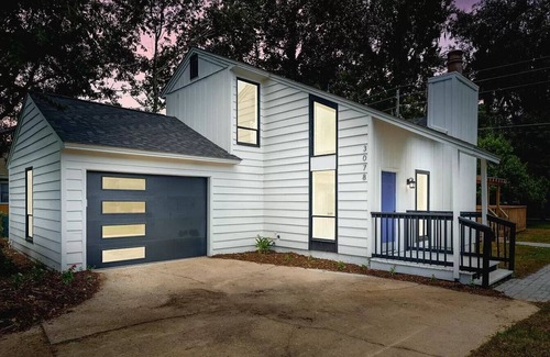 Killearn Estates House | Brand New Classy Modern Home Rests on Beautiful Park and Lake