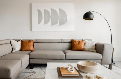 Jefferson Park House | Brand New Condo - Walk to Empower Stadium - Tesoro