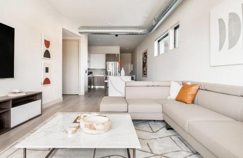 Jefferson Park House | Brand New Condo - Walk to Empower Stadium - Tesoro