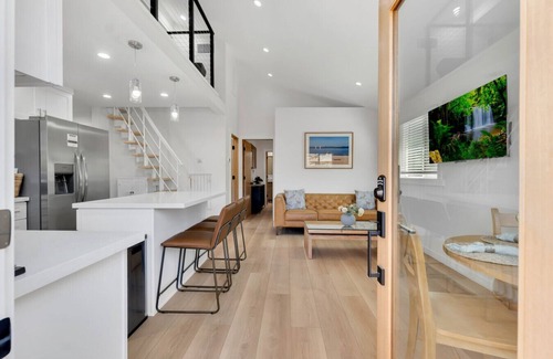 Thousand Oaks House | Brand new Cottage, putting green, private patio
