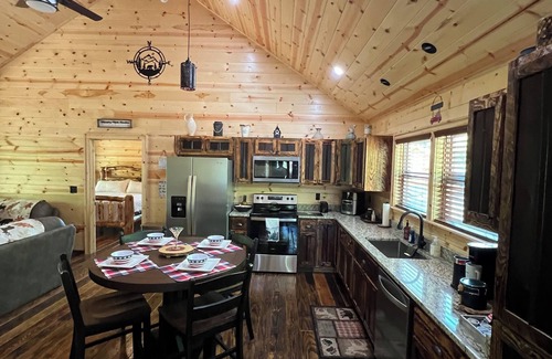 Murphy Cabin | Brand new Cozy 2-bedroom cabin in Murphy, NC!