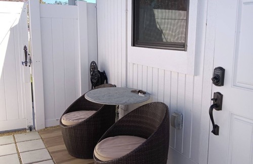 Venice Gardens Apartment | Brand New!CozyStudio near Downtown Venice, Beaches, Legacy Trail.