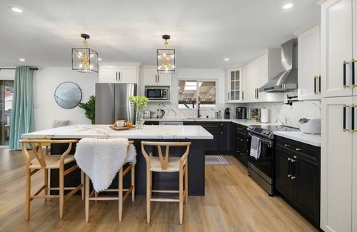 Picnic Point-North Lynnwood Apartment | Brand New Designer’s High-End 4BR Retreat