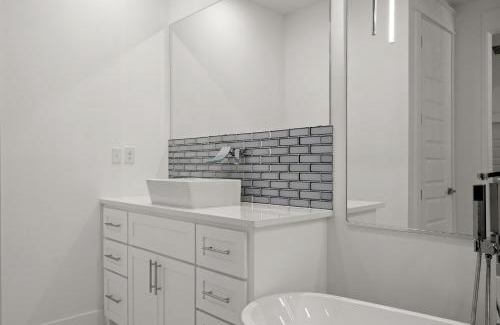 Laguna Beach Estates House | Brand NEW Expansive Coastal Home w/Custom Furnishings Sleeps 15