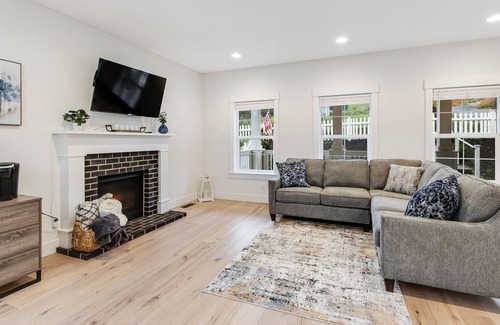 Allyn House | Brand New Family & Dog-Friendly Retreat Near the Bay W/ Free WiFi & Front Porch!