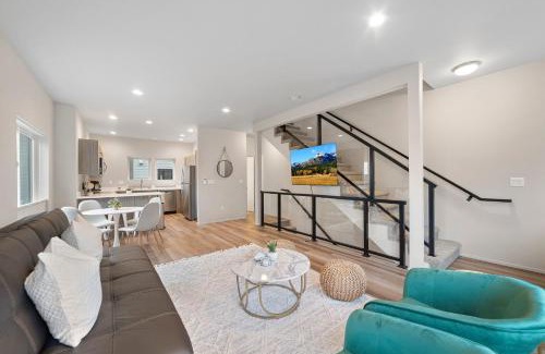 Anacortes House | BRAND NEW Fully Updated Condo 918 in Anacortes
