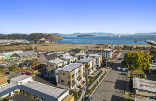 Anacortes House | Brand New Fully Updated Condo 908