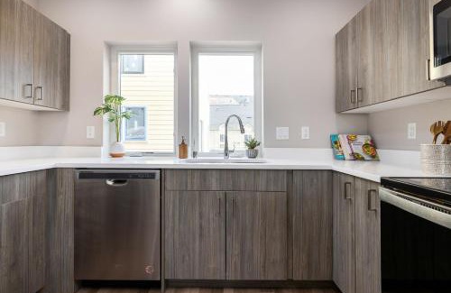 Anacortes House | Brand New Fully Updated Condo 908