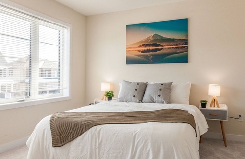 Caledonia House | Brand New Hamilton 4Bdrm Home+Spacious+Fam+Airport