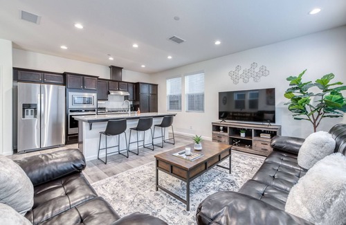 Raisin House | Brand new home in the beautiful Riverstone community