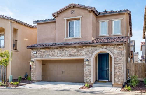 Raisin House | Brand new home in the beautiful Riverstone community