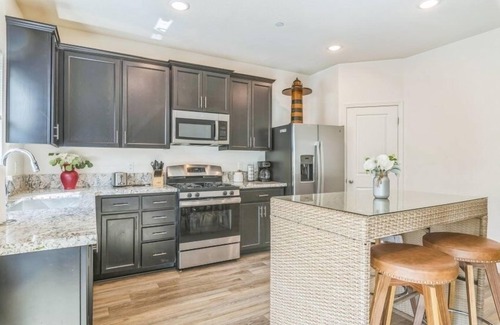 Stockton House | Brand new house, located of I-4, with easy access to the Valley and the Bay.