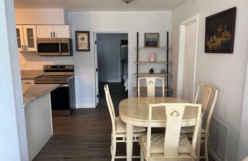 South Daytona House | Brand new inside corner house with a large screened patio and mins to beach