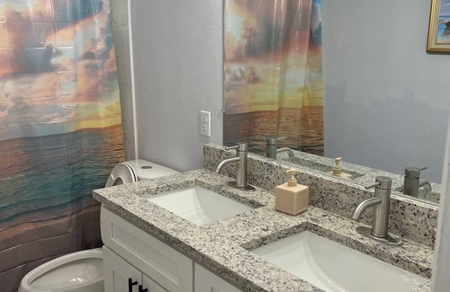 South Daytona House | Brand new inside corner house with a large screened patio and mins to beach