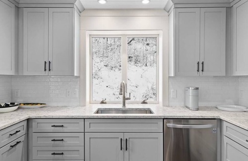 West Dover House | Brand New Kitchen & Bathrooms, close to Mt Snow!