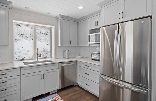 West Dover House | Brand New Kitchen & Bathrooms, close to Mt Snow!