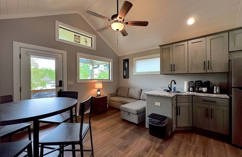 Hiawassee Cottage | BRAND NEW! Lake Chatuge Tiny Home on Main Street!